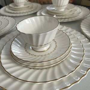 Royal Doulton Adrian H. 4816, 1960s England, Five 5 piece settings